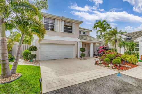 17 Commodore Pl, West Palm Beach, FL 33418-7196