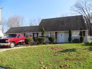 75 Mill Dr, Levittown, PA 19056-3618