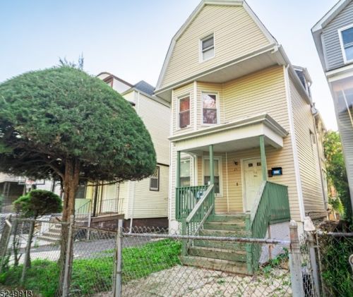 21 17th St, East Orange, NJ 07017-5119