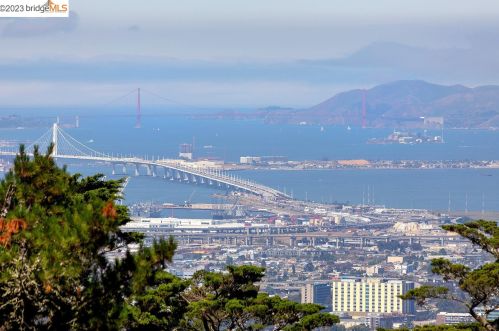 6361 Ascot Dr, Oakland CA 94611-1710 exterior