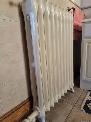 37 Grand Ave, Poughkeepsie NY 12603-4403 exterior