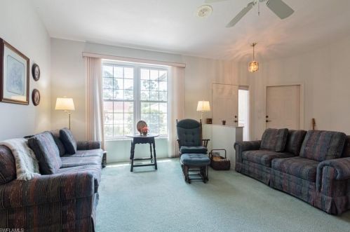 1921 Piccadilly Circus, Naples FL 34112-3688 exterior