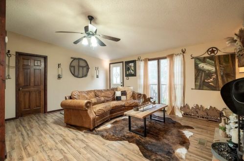 151 Silver Creek Cir, Palmer, TX 75152-8141