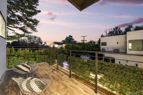 5128 Noble Ave, Van Nuys CA  91403-1376 exterior