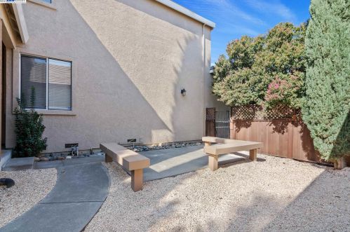 736 Clifton Way, Vacaville CA  95688-8547 exterior