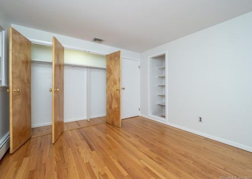 25 Arrowhead Rd, Wilton CT  06897-4402 exterior