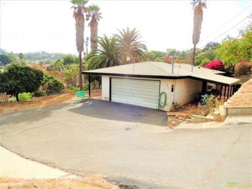 8773 Gardena Rd, Lakeside, CA 92040-5303