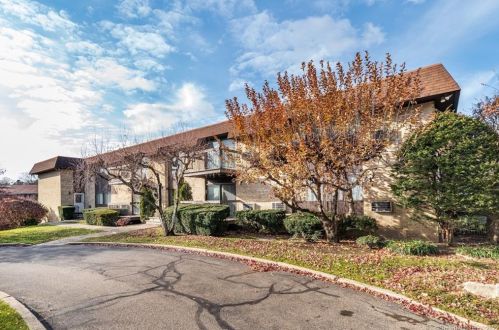 85 Riverside Ave, Stamford CT  06905-4433 exterior