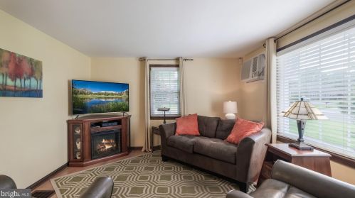 504 Hill Ave, Langhorne PA  19047-3949 exterior