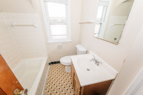 3835 52, Milwaukee WI 53220-3208 exterior