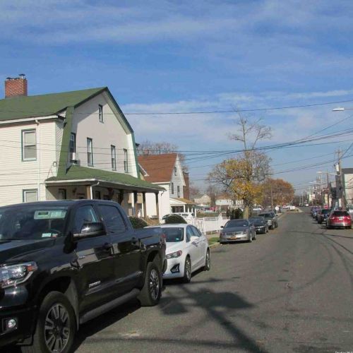 17 Henry St, Far Rockaway NY  11096-2212 exterior