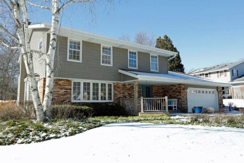 5745 Gladstone Ln, Greendale, WI 53129-1512