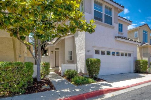 1817 Calypso Dr, Vista, CA 92081-7046