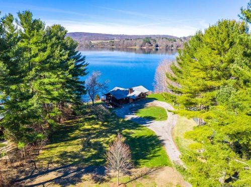 33 Elm St, Lakeville CT  06039-1411 exterior