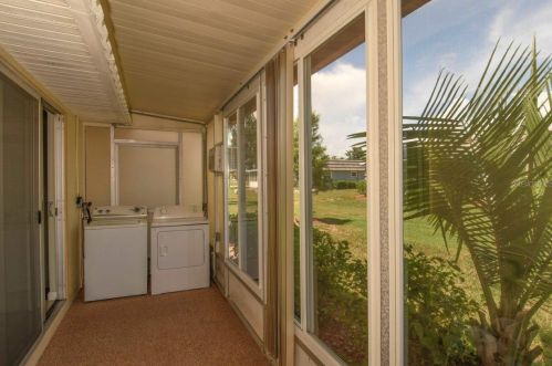 202 Bedford Trl, Ruskin FL  33573-6009 exterior