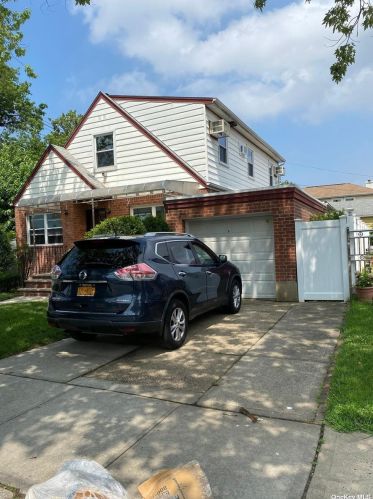81-03 252nd St, Jamaica, NY 11426-2609
