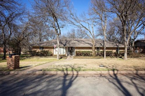 925 Kintner Dr, Graham, TX 76450-4319