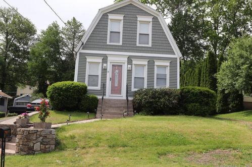 13 Hickory St, Terryville, CT 06786-6010