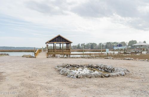 37 Brisbane Dr, Beaufort SC  29902-5718 exterior