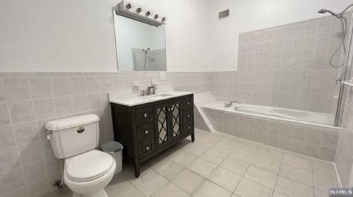 385 Stonetown Rd, Skyline Lakes NJ  07456-1308 exterior