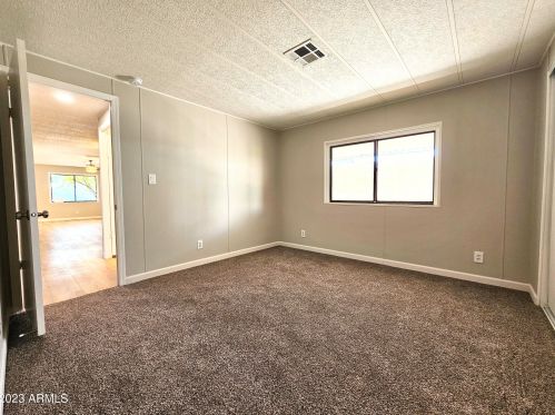 526 Charleston Ave, Phoenix AZ  85022-1531 exterior