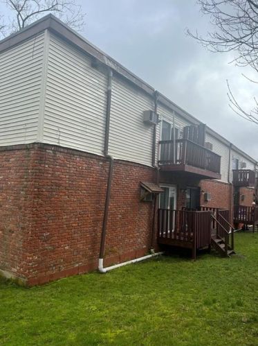 336 Killingly St, Providence, RI 02909-5902