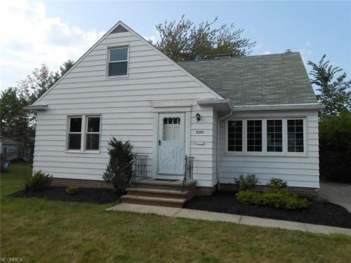 5295 Oakmont Dr, Cleveland, OH 44124-2754