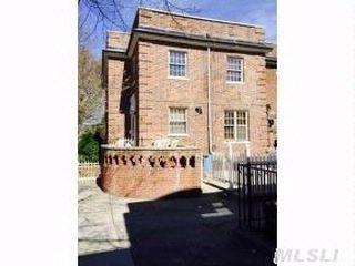 331 94th St, Brooklyn, NY 11212-1852