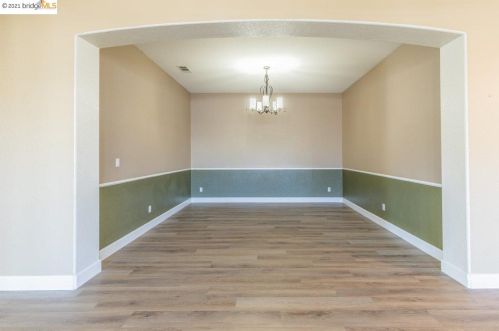 100 Picasso Dr, Oakley, CA 94561-1945