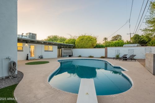 5821 10 St, Phoenix AZ 85087-7350 exterior