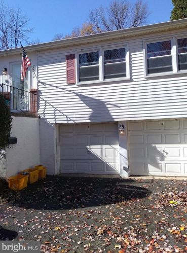 7814 Mill Rd, Melrose Park, PA 19027-2711