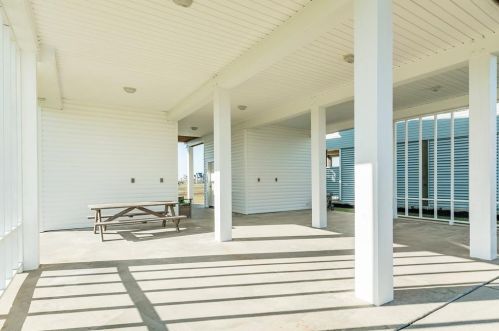 3814 Mendocino Dr, Galveston, TX 77554-7781