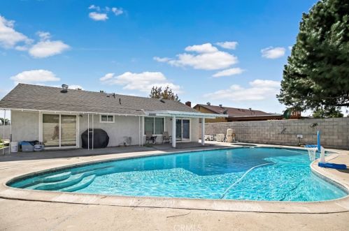 202 Locust St, Ontario, CA 91761-4211
