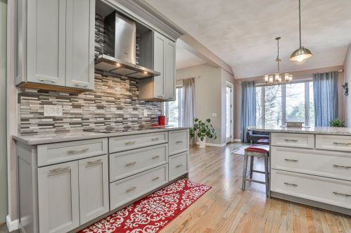 33 Hawthorne Vlg Rd, Nashua NH 03062-2274 exterior