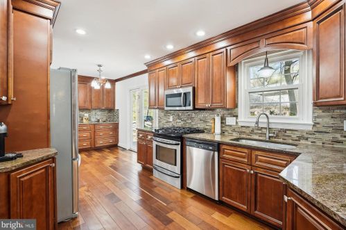 3019 Millstream Ct, Herndon, VA 20171-1520