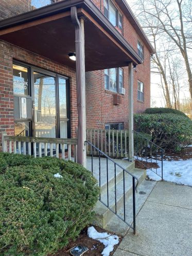 1 Brook Rd, Salem, NH 03079-3611