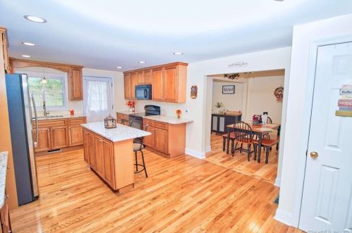 124 Jackson St, Litchfield CT  06787-2011 exterior