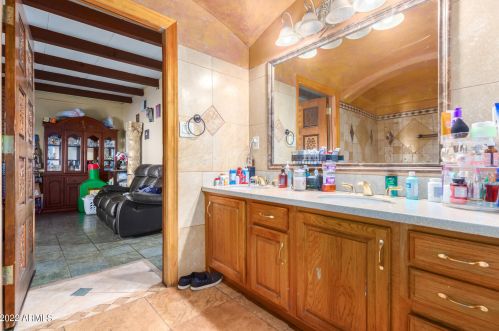 3319 61 St, Phoenix AZ 85033-4112 exterior