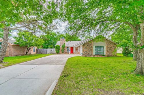 2512 Liberty Ln, Denton, TX 76209-1541