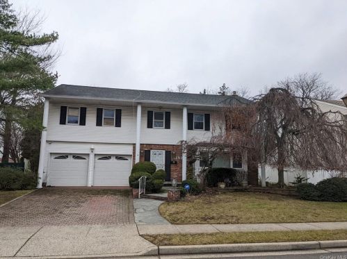 9 Cary Rd, New Hyde Park, NY 11040-3700