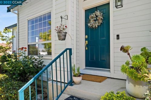 11 Castlewood Dr, West Pittsburg, CA 94565-5739