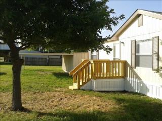 4000 Applewood Ct, Alvarado, TX 76009-6570