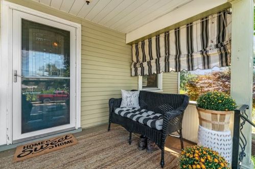 220 Vernon St, New Kensington PA  15068-5844 exterior