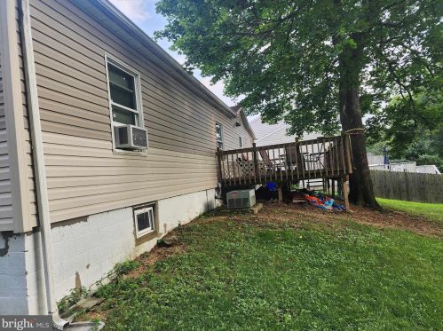 11 Roosevelt St, West Enola, PA 17025-2736