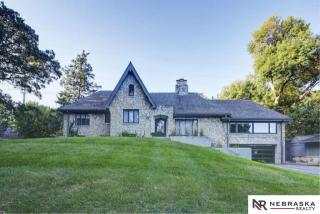 7814 Pierce Cir, Omaha NE  68124-1435 exterior