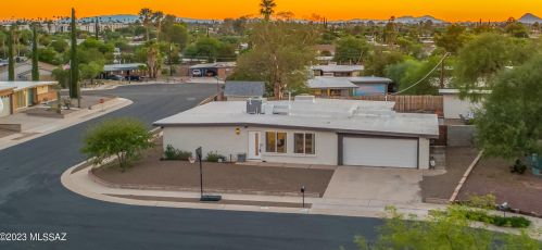 8411 Baker St, Tucson, AZ 85710-2522