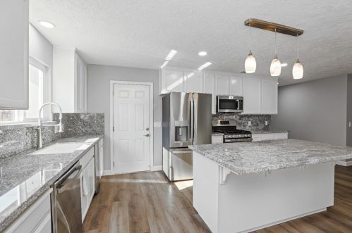 548 Denise Dr, Ripon CA  95366-2808 exterior