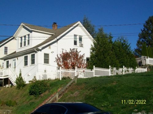 146 Hill St, Huntington, CT 06484-3235