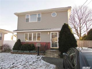 121 36th St, North Lindenhurst, NY 11757-2602