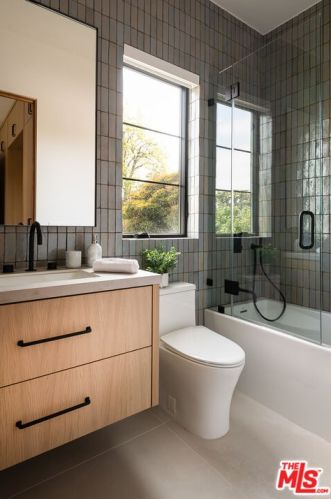 4552 Wortser Ave, North Hollywood CA  91604-1015 exterior